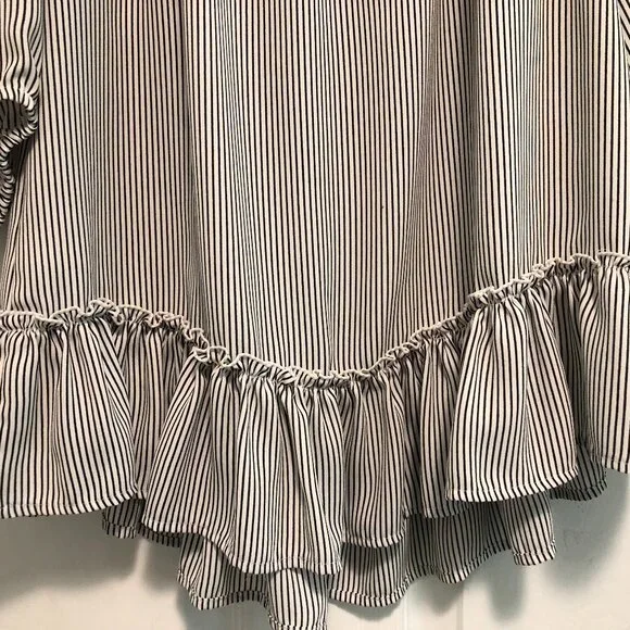 White House Black Market Women's Top size Medium - Picture 4 of 5